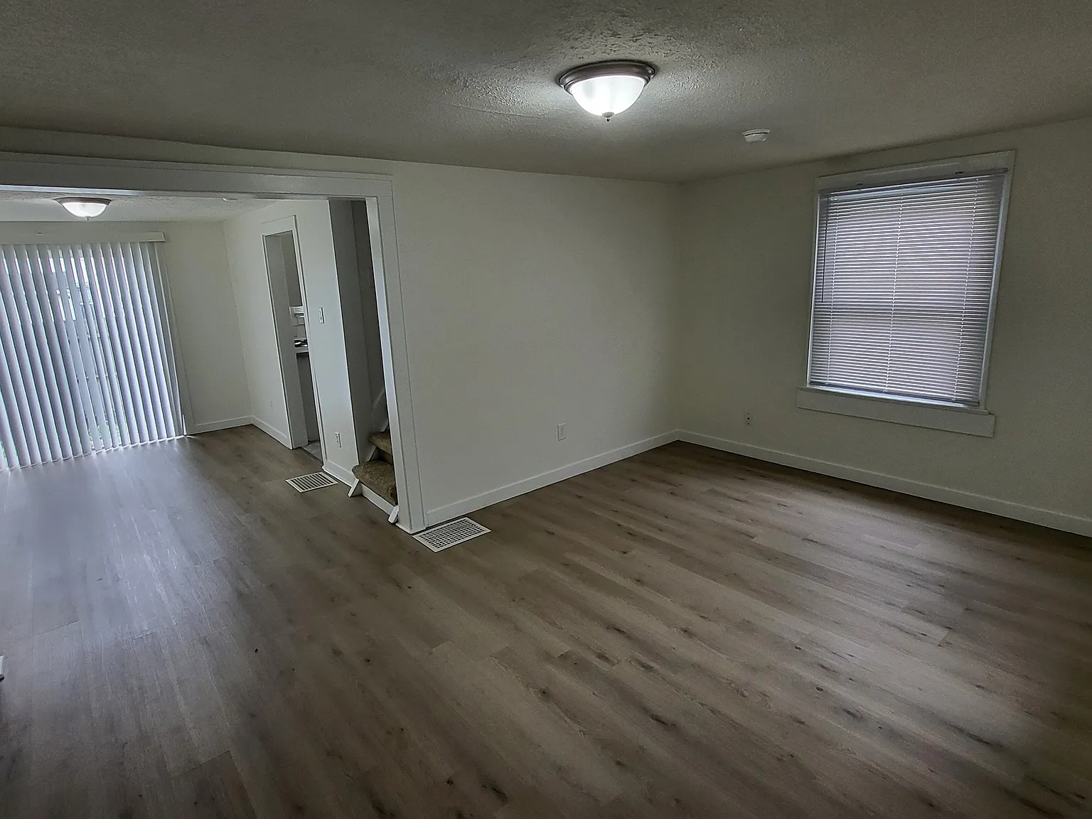 3 bed, 2.0 bath, 1100 sqft, $1,395 — Photo 3