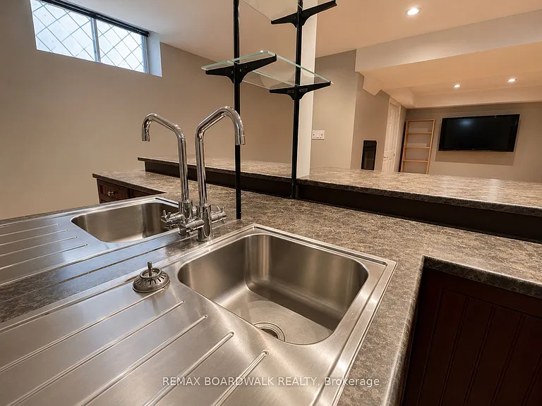 22 Bartley Cres — Photo 22