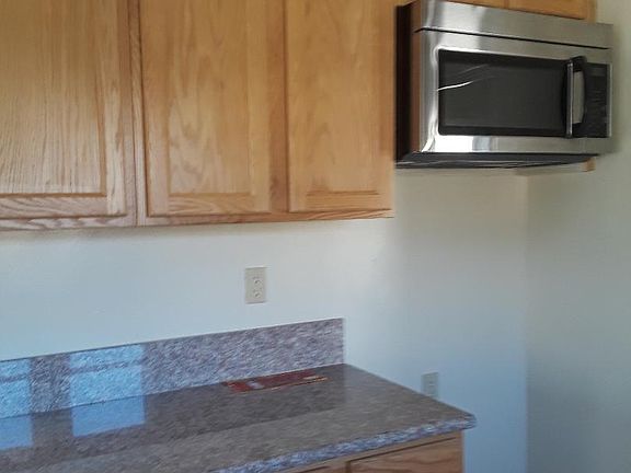 4th image of 595 N Mentor Ave
