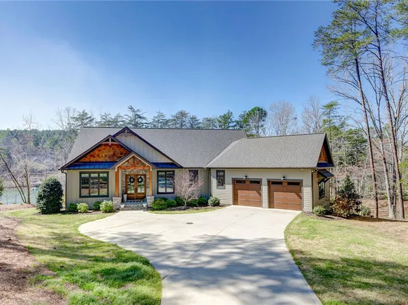 202 W Cannon Ct, Seneca, SC 29672