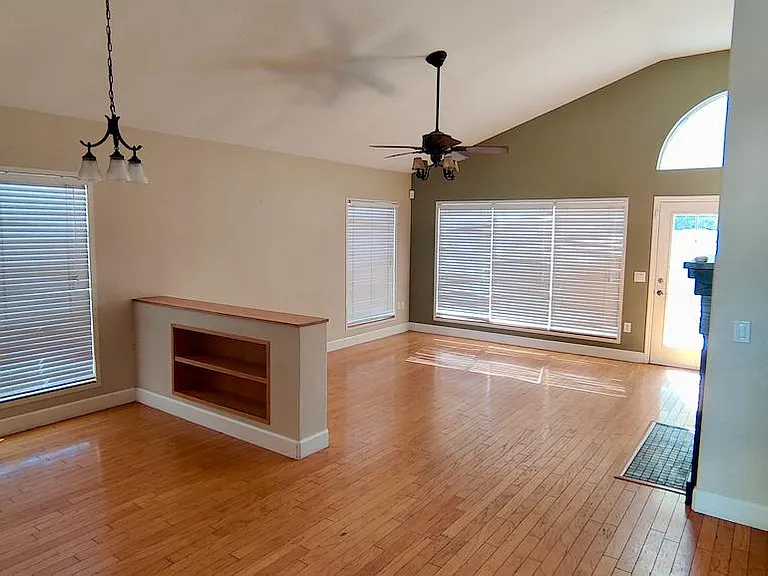 1114 N Madrid Ln — Photo 9