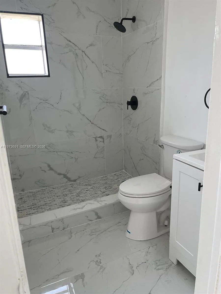 Building Photo - 6029 Polk St #2