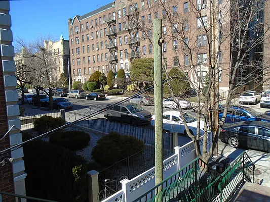 Rented by 18 REALTY | media 2