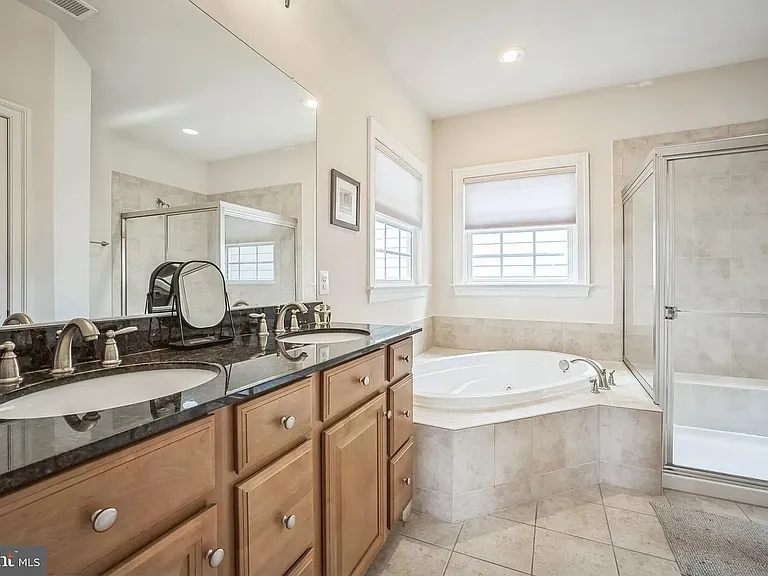 423 Parkview Ave — Photo 18