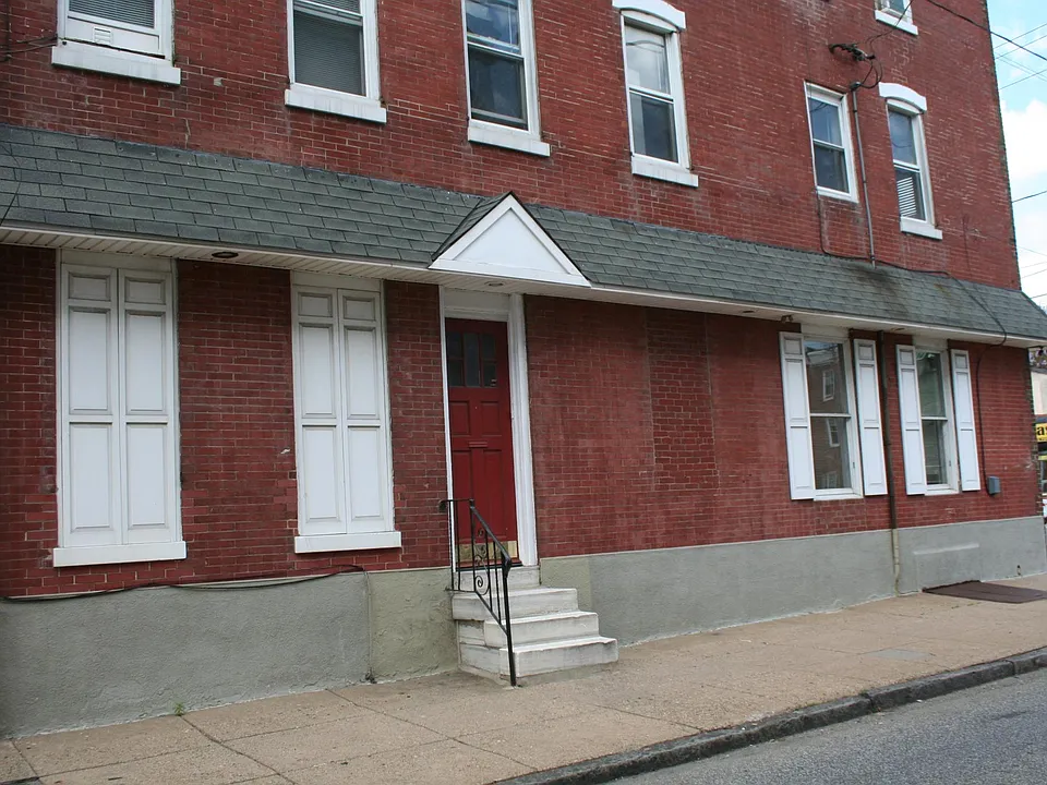 2418 E Allegheny Ave
