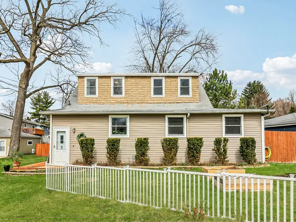 27884 W Lake Shore Dr, Spring Grove, IL 60081