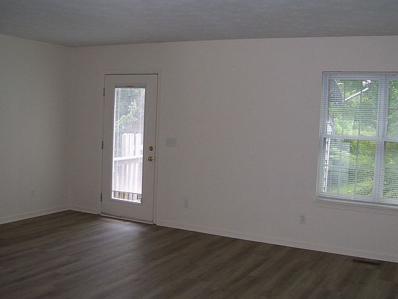 4th image of 2414 Millwood Loop #15