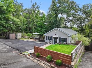 51 Roosevelt Trl, Hopatcong Boro, NJ 07843