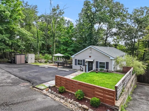 51 Roosevelt Trl, Hopatcong Boro, NJ 07843