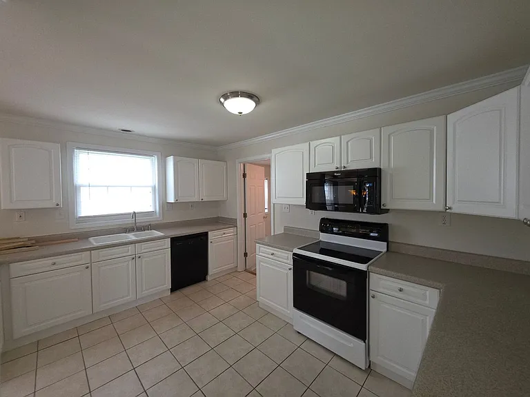 356 Melbourne Ct — Photo 13