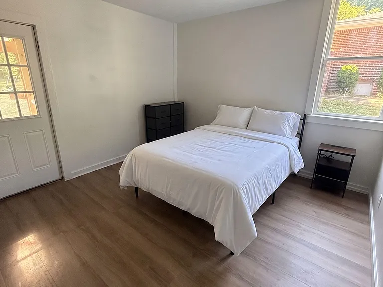 Shannon Way — Photo 1