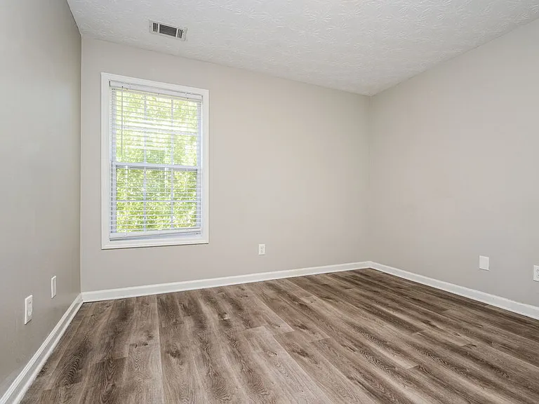 145 Trelawney Ln — Photo 13