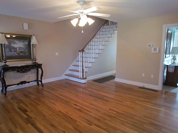 4th image of 304 Palomino Dr