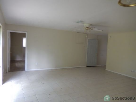 3rd image of 5434 Airport Blvd