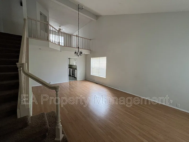 3 bed, 2.5 bath, 2240 sqft, $2,395 — Photo 3