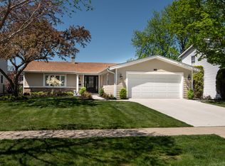 1110 S Sprucewood Dr, Mount Prospect, IL 60056