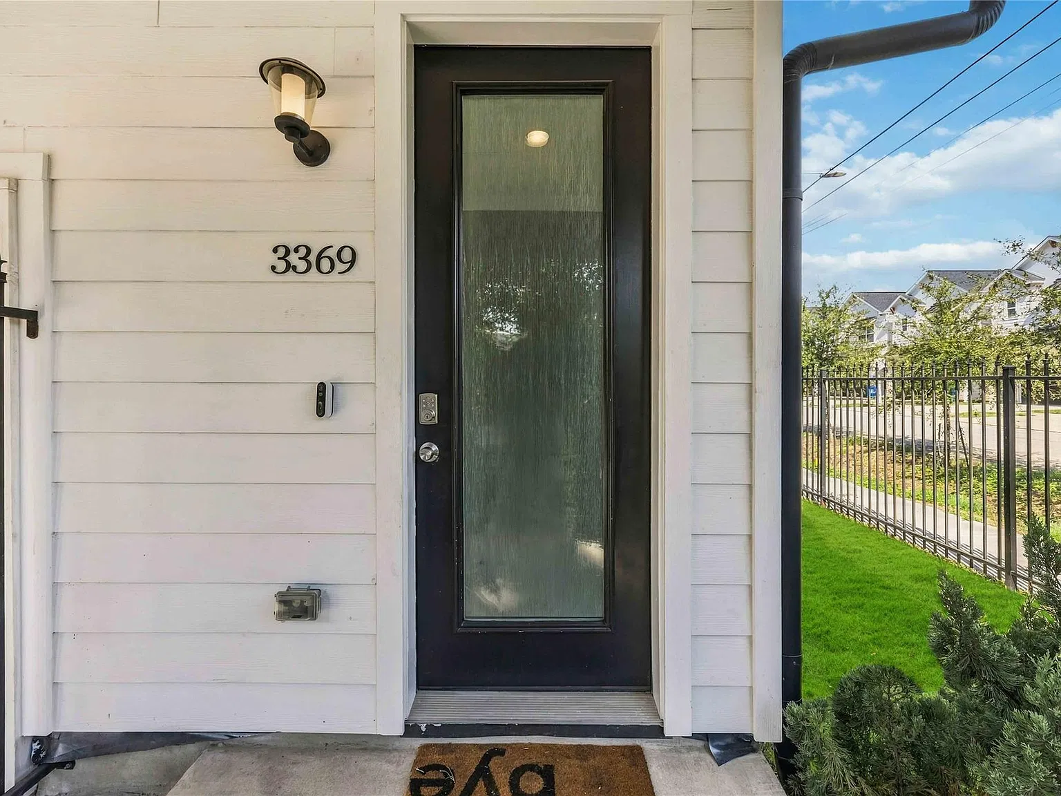 3 bed, 3.0 bath, 1891 sqft, $2,600 — Photo 4