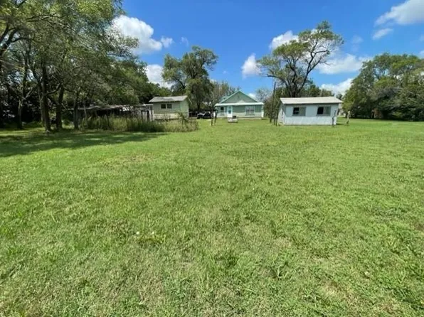 2919 W 7th Ave, Winfield, KS 67156