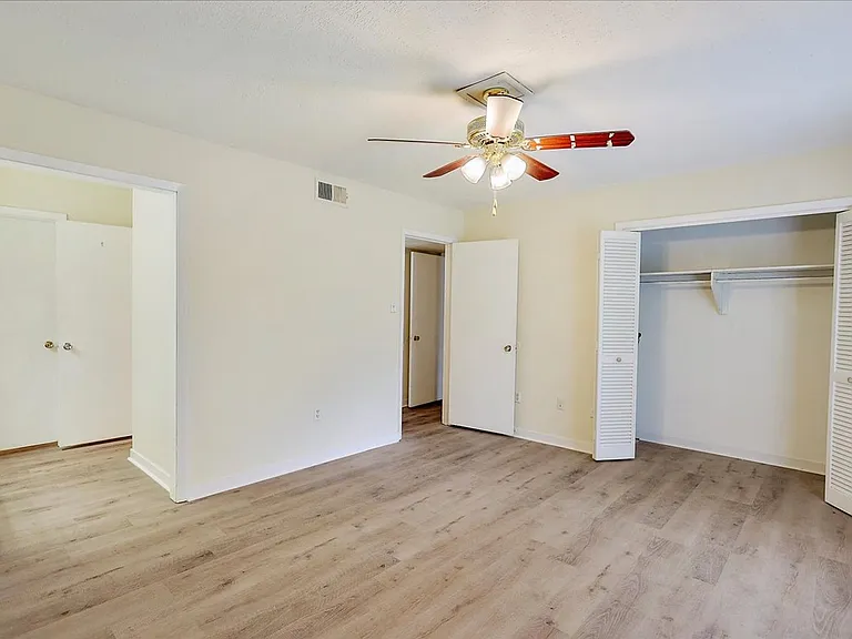 1140 Greymont Ave — Photo 16