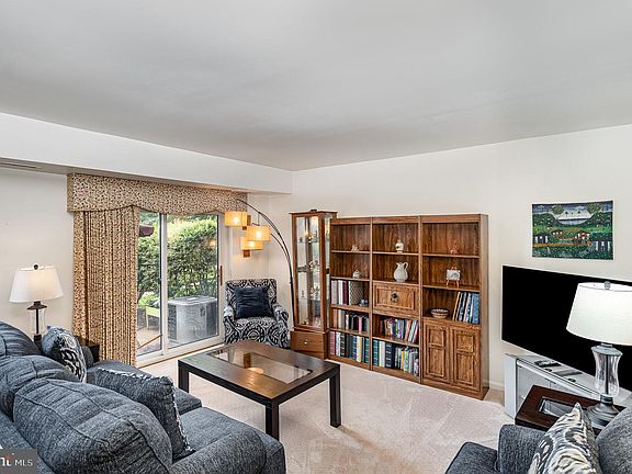 5th image of 9177 Broken Oak Pl