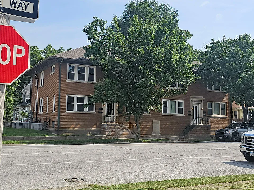 2042-2046 W 4th St