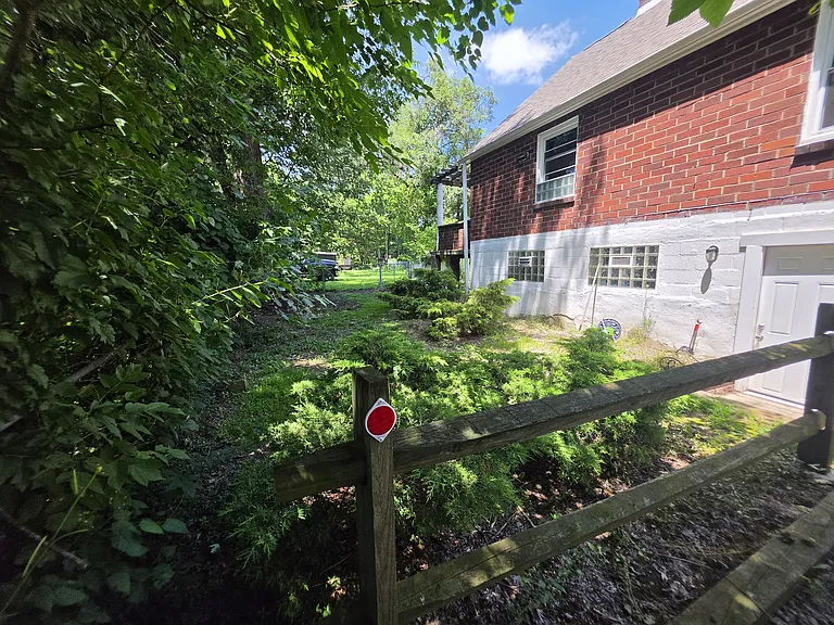 405 Millers Ln — Photo 2