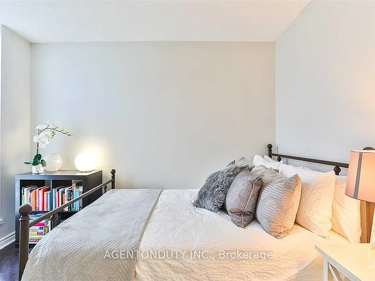 250 Queens Quay W #206 — Photo 17
