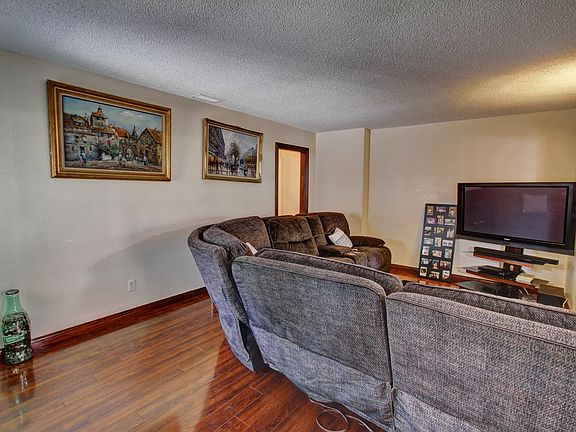 5th image of 15632 Cameo Ave