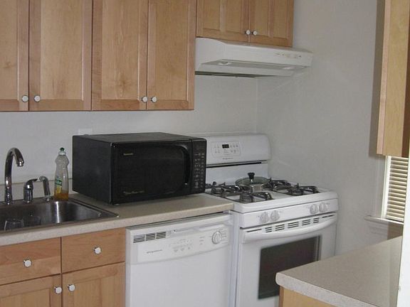 Kitchen with dishwasher and gas range, ample cabinet space