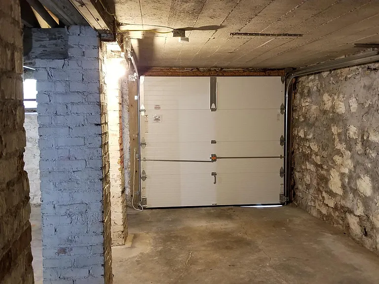 Basement / Garage