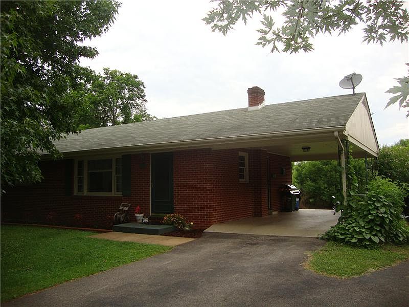 1st image of 825 Pinecrest Ave