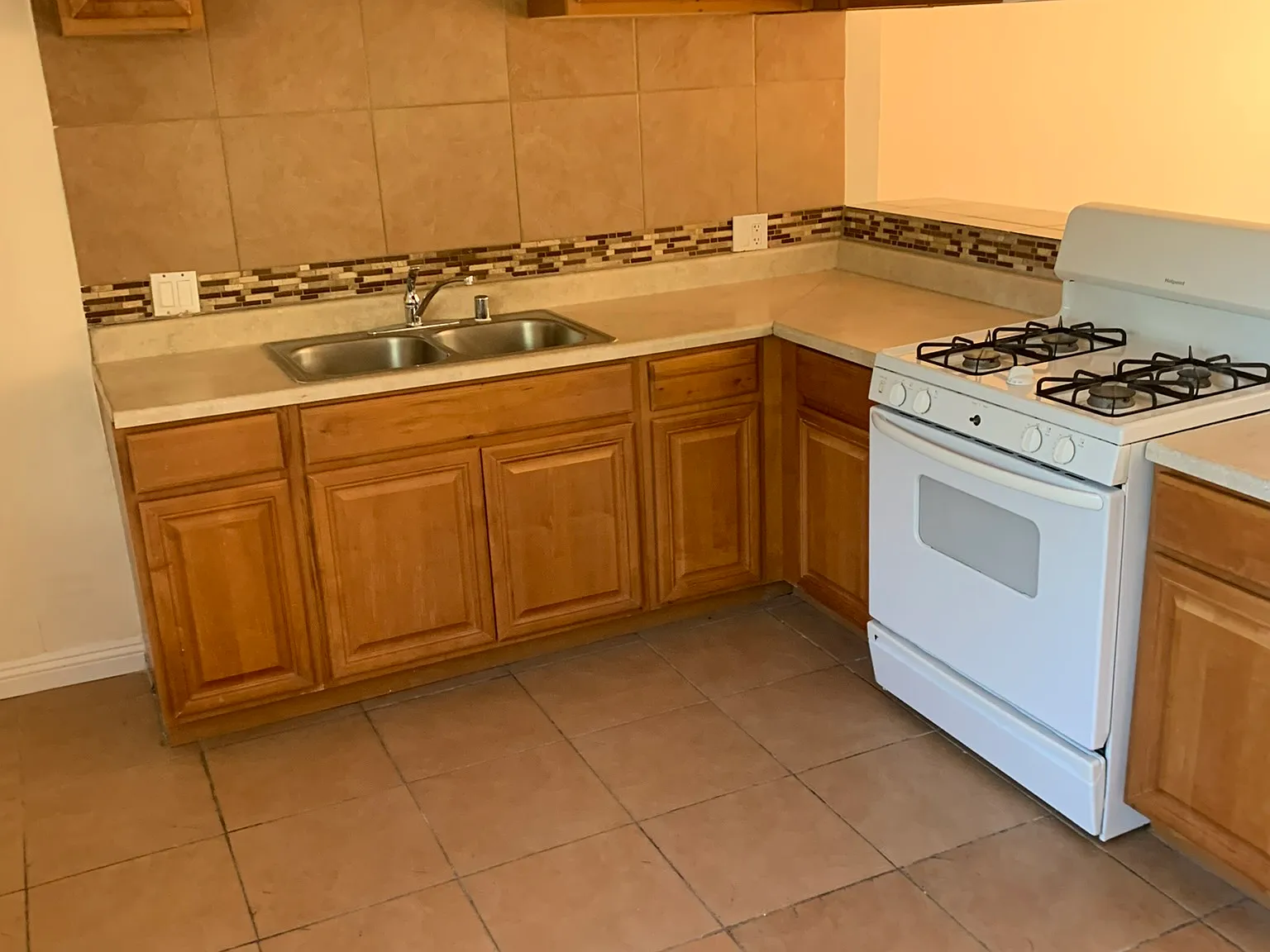 2 bed, 750 sqft, $2,700 — Photo 4
