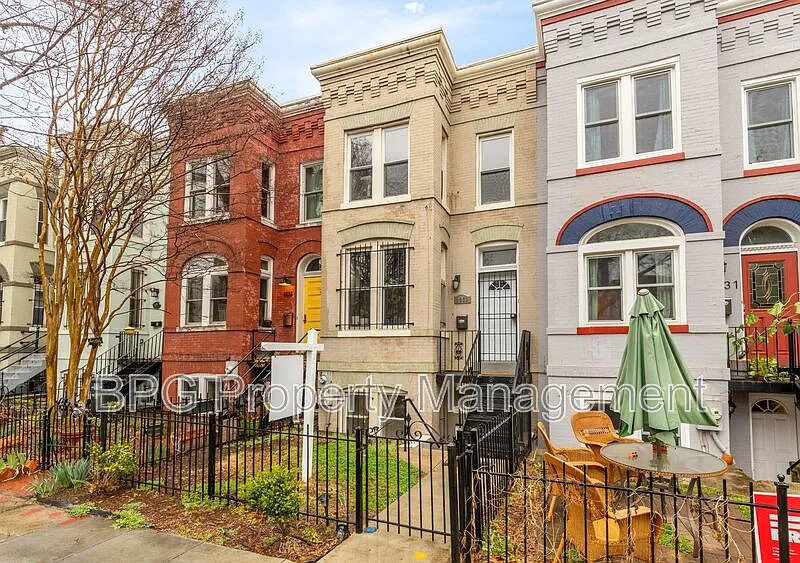 Building Photo - 1033 5th St NE #BASEMENT