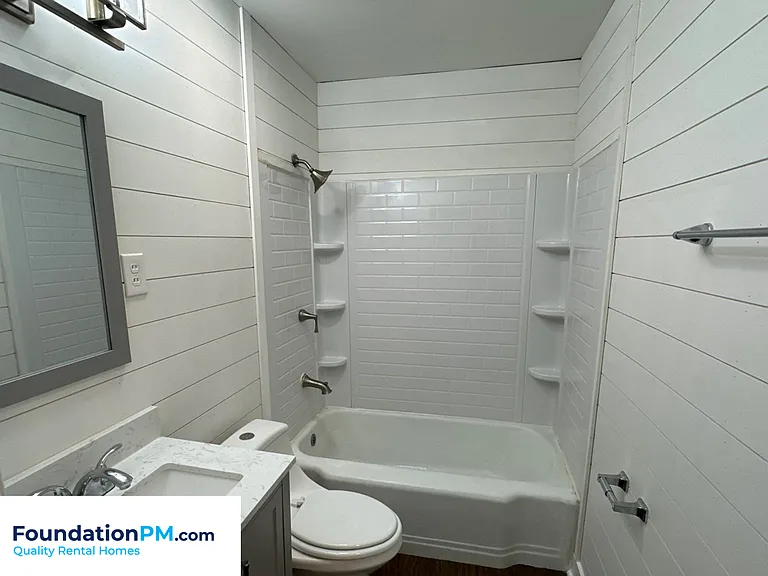 2569 Henderson St — Photo 8