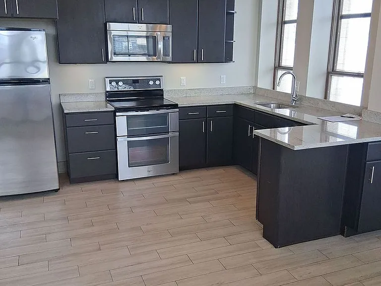 603 W Main St — Photo 3