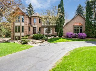 455 Laurelwood Ct, Bloomfield Hills, MI