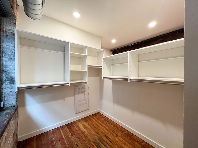209 Woodward St — Photo 7
