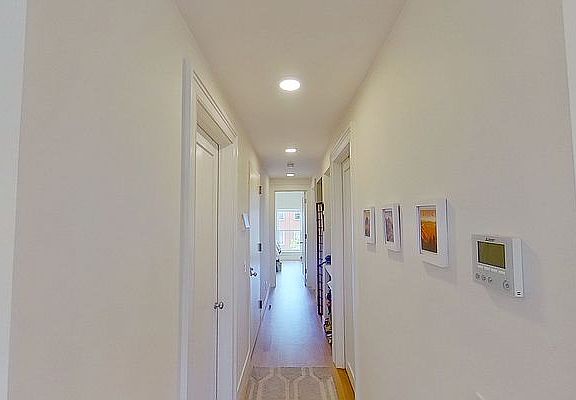4th image of 165 De Graw St APT 2