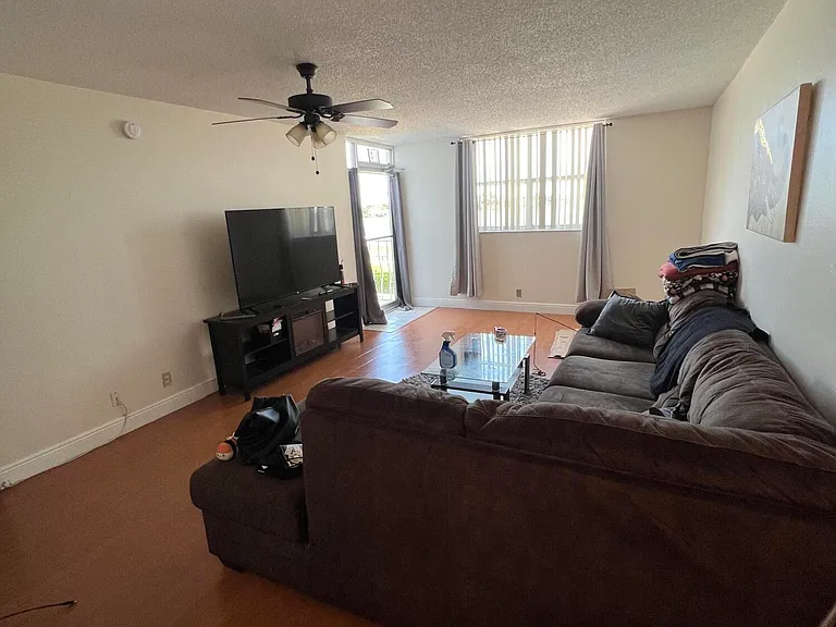 480 Executive Center Dr #2D — Photo 18