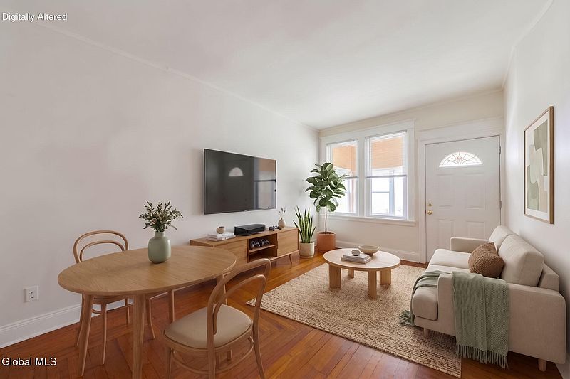 3rd image of 101 S Pine Avenue