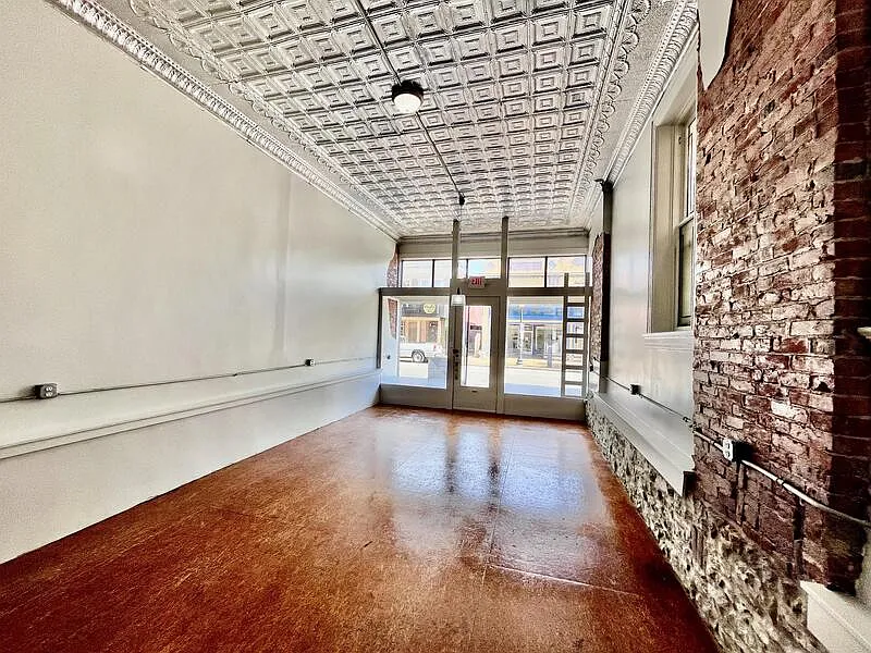 Studio, 1.0 bath, 700 sqft, $1,195 — Photo 2