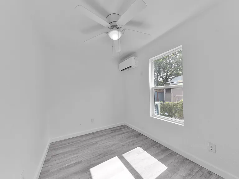 2721 Colima St — Photo 13