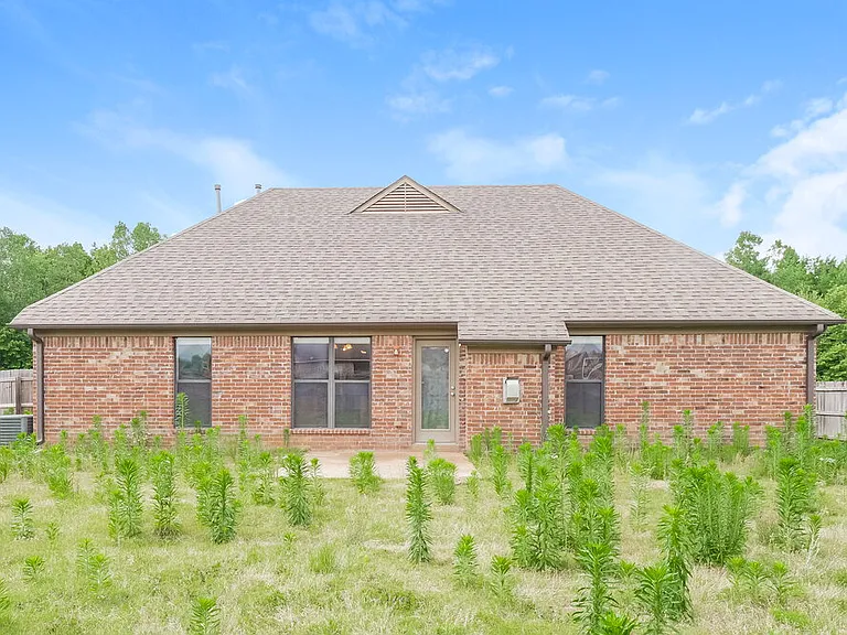 12379 Bevan Dr — Photo 16