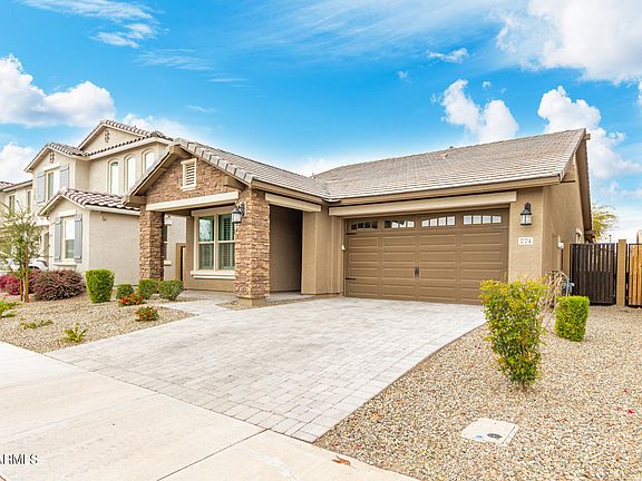 4th image of 774 E Betsy Ln