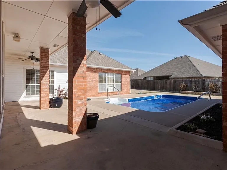 12700 Sutton Hill Rd — Photo 39
