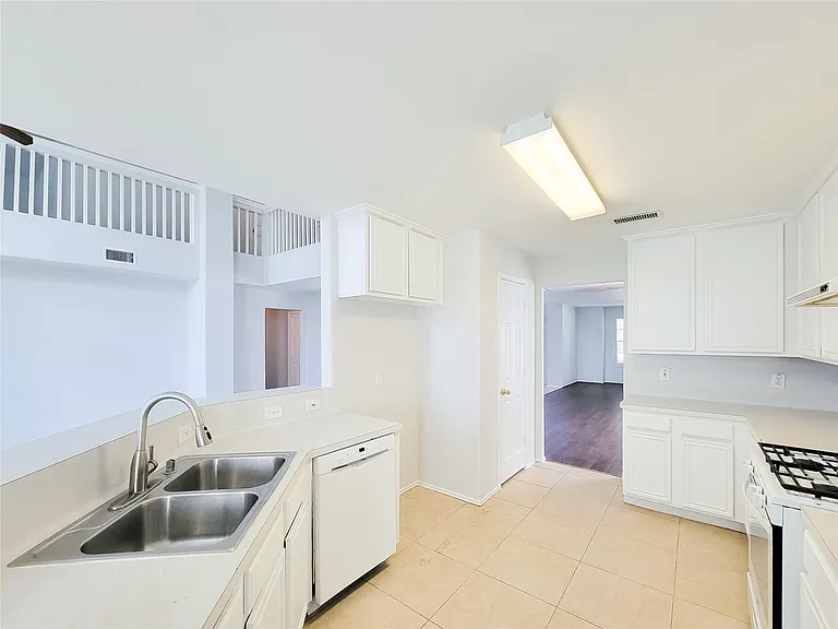 19726 Lindenfield Ct — Photo 17