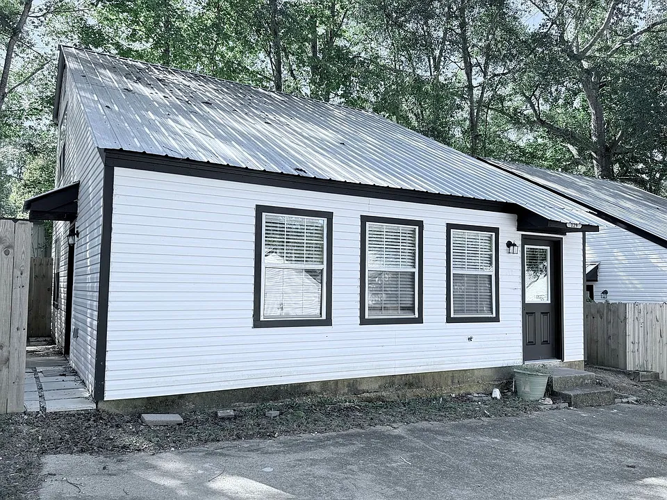 1 Woodward Pl