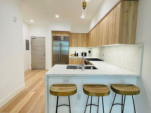 3rd image of 399 E Del Mar Blvd Unit 101