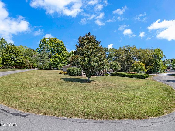 5th image of 3308 Bluebell Ln
