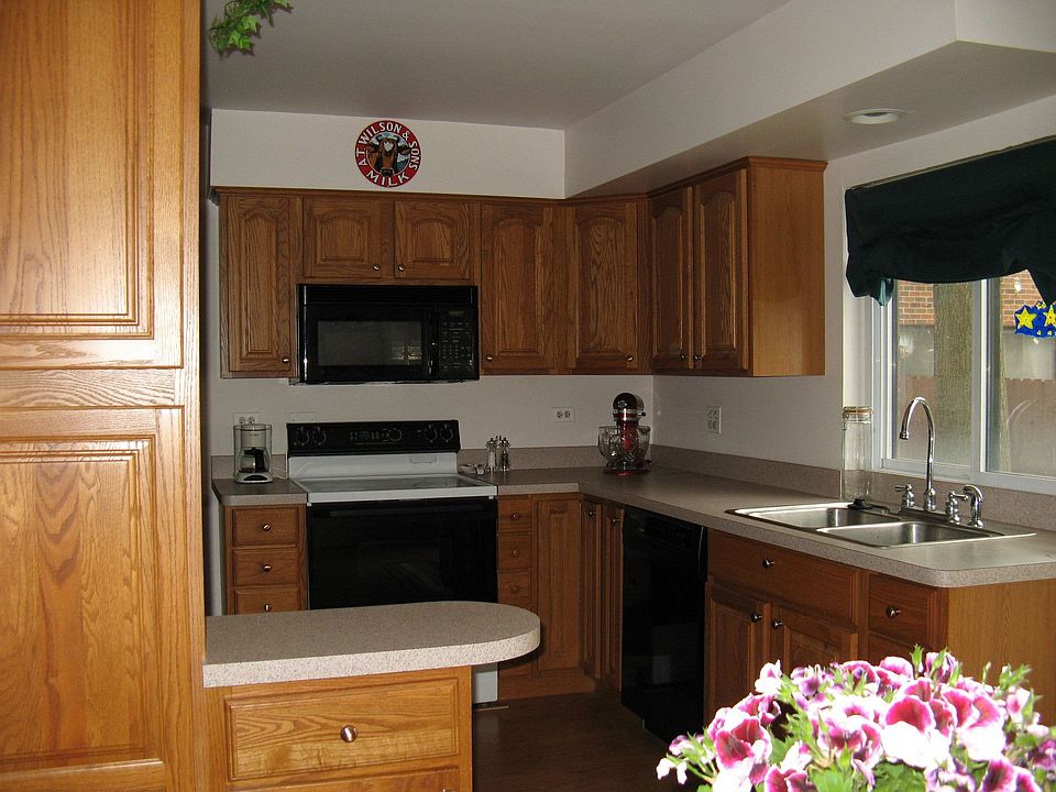 9x10 18 cabinet Kitchen